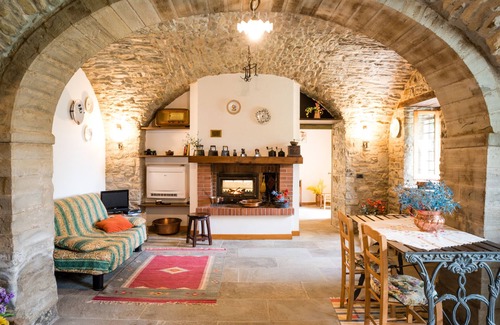 Agnone Bed & Breakfast | Masseria Acquasalsa Agnone Masseria in pietra Appartamento Taverna