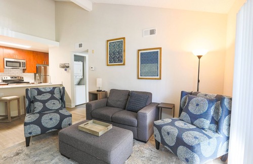Ivey Ranch - Rancho Del Oro Apartment | Massive 2 Bedroom Oceanside Apartment+GYM+Pool+Spa+King bed+2 Queen beds
