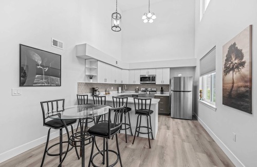 Center City Apartment | Massive 2B/2Ba, 30ft Ceilings, Paid Parking Onsite