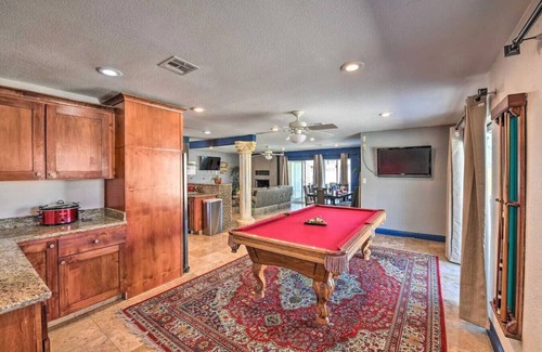 Rancho Oakey House | Massive 3 bedroom close to the strip!