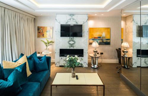 West Kensington Apartment | Massive duplex luxury apartment on Kensington Highstreet