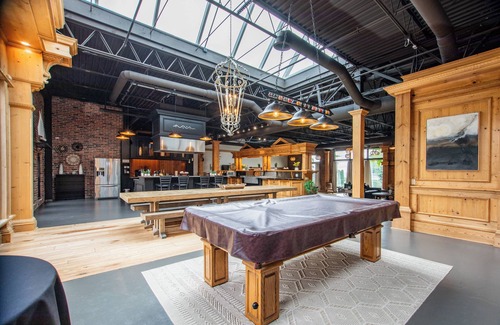 Lexington Apartment | MASSIVE Luxurious Loft-style Suite in Downtown Lexington! 7,000 sq/ft!