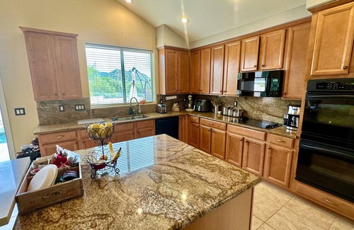 Tramonto House | Massive, picturesque family fun getaway w/pool, game room & trampoline