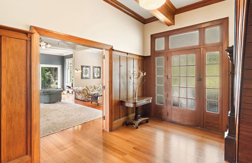 Solway Bed & Breakfast | Master Bedroom @ Te Rangi Lodge 5 mins of SH3. Evening Meals available. Pets OK.