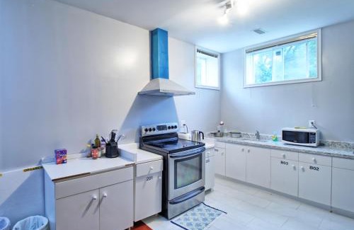 Thornhill House | Master Room with Private Bathroom and Free Parking