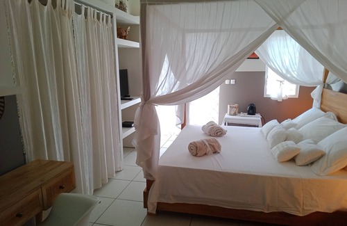 Marigot Bed & Breakfast | Master suite + breakfast