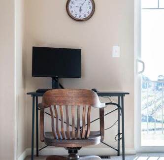 Shenandoah Valley House | Master Vineyard View Suite in Wine Country