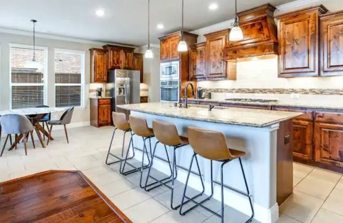 Frisco House | Masterpeace Oasis