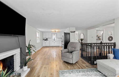 Smyrna House | Maston Lake Paradise-Sleeps 12-Lake Getaway! Sand Lake MI