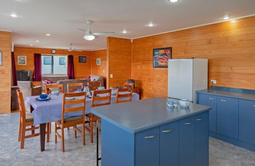 Matarangi House | Matarangi Escape - Matarangi Holiday Home