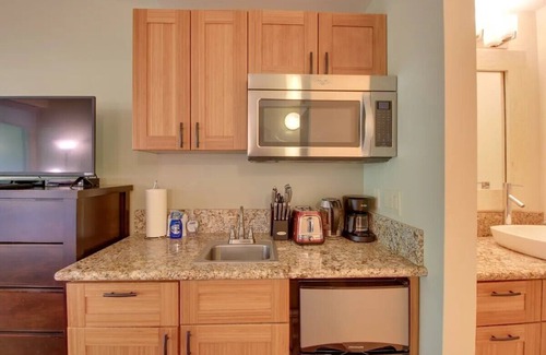 Kihei Apartment | Maui Banyan Resort F-203A Stunning Studio With AC
