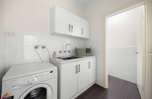 Mawson Lakes Apartment | Mawson Lakes Retreat - 3BR, Wifi, Parking