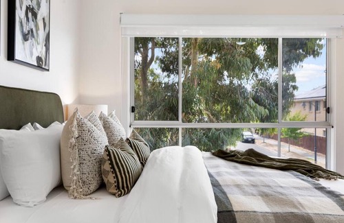 Mawson Lakes Apartment | Mawson Lakes Retreat - 3BR, Wifi, Parking