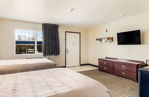 Aberdeen Hotel | Maximum Comfort! With Free Parking & Breakfast! Pet-friendly Property!