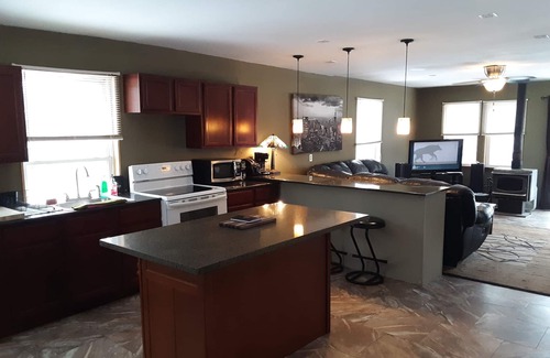 Springwater Cabin | MAXWELL'S MOUNTAIN UPPER CABIN. AMAZING VIEWS!WINECOUNTRY! HOT TUB ON DECK!