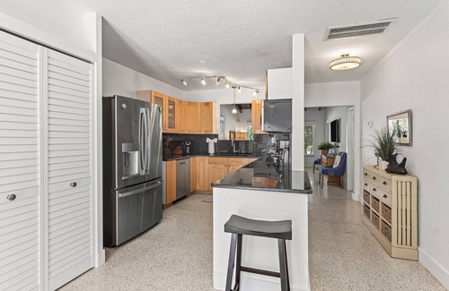 Highland Park Delray House | May thru Nov,2025 DISCOUNTnBOOK 2-8 Wks+LUXURYn Pool,3-blk walk-Atlantic&beach