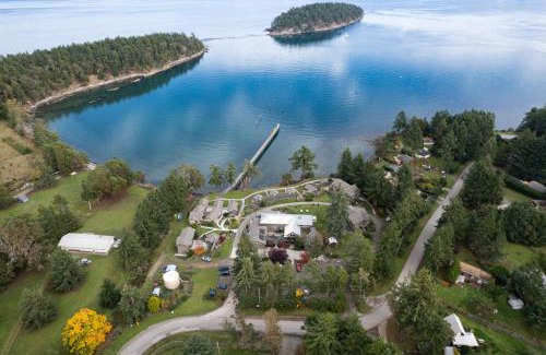 Mayne Island Hotel | Mayne Island Resort