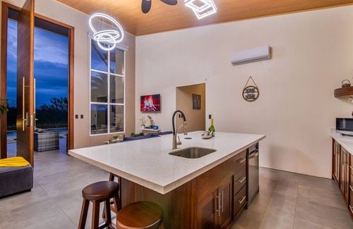 Penas Blancas House | Mayoli Hill Deluxe Farmhouse Hot Tub & Private Pool with Volcano View