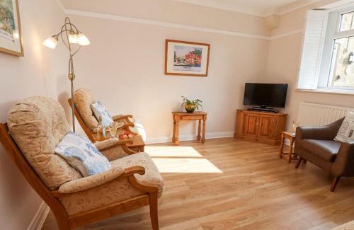 Fylingthorpe House | Maypole Cottage