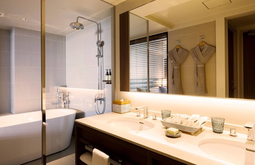 Mihama Hotel | MB GALLERY CHATAN by THE TERRACE HOTELS