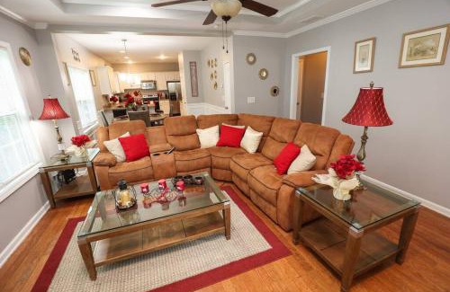 South Atlanta House | MBZ Stadium*Modern house*King bed*Wi-fi*Smart TV