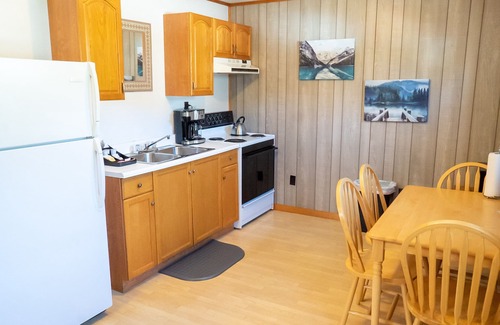 Ohiopyle House | McCune Room | 2BR,1BA, Cabinesque Hotel in Ohiopyle