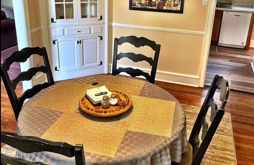 Wilmington Apartment | McDaniel’s Corner charming 1-bedroom with WiFi, AC in gorgeous Wilmington