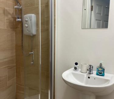 Abbeydorney Apartment | McGrath's Bar & Accommodation Causeway