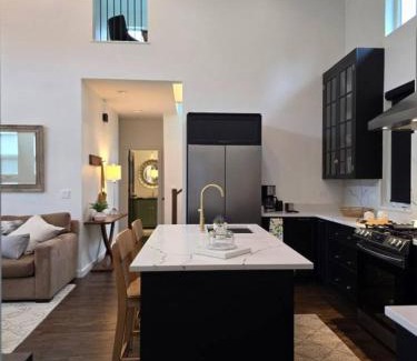 McHenry House | McHenry Riverside Retreat Comfort