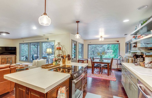 Blue River Cabin | McKenzie Bridge Cabin: River & Hiking Access!