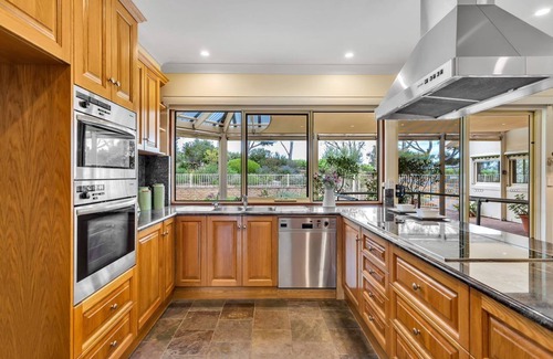 McLaren Vale House | McLaren Vale, Las Vinas Holiday Home on 4 acres