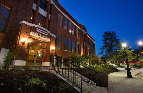 Bothell Hotel | McMenamins Anderson School