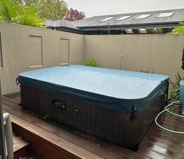 Christchurch Bed & Breakfast | McSaveneys Retreat