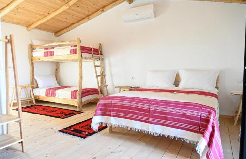 Sakës House | Me Ra, Mrizi Zanave