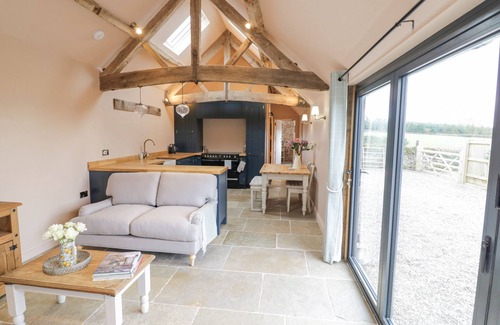 Pudleston Cottage | MEADOW BARN, pet friendly, character holiday cottage in Leominster