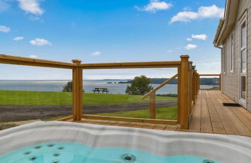 Wiseman's Bridge Resort | Meadow House Holiday Park