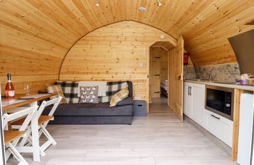 Blaisdon Cottage | MEADOW LODGE @ BERRYS PLACE FARM, romantic in Churcham