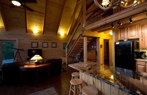 Lexington Cabin | Meadow View Cabin, a deluxe log home near Lexington VA.