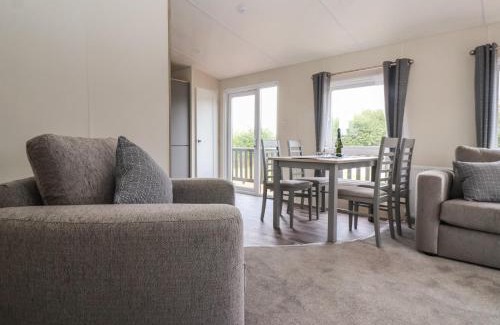 Great Hatfield House | Meadows Park 3