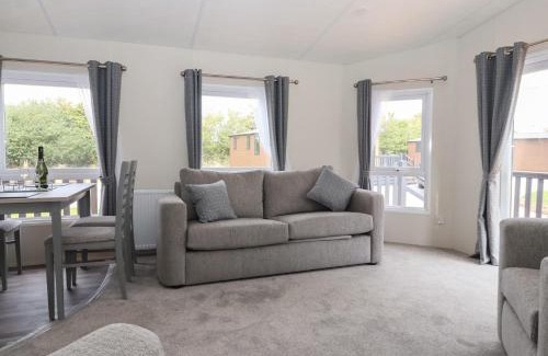 Great Hatfield House | Meadows Park 4