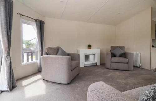 Great Hatfield House | Meadows Park 5