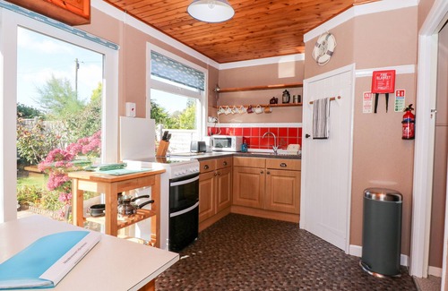 Anderby Creek Cottage | MEADOWSWEET, pet friendly, character holiday cottage in Anderby Creek