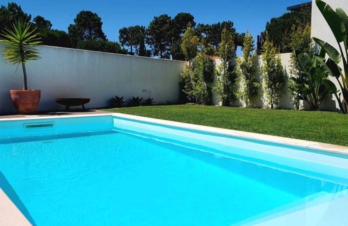 Fornos House | Meco Beach and Pool Villa