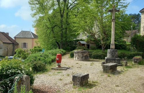 Mont-Saint-Jean House | Medieval village studio house