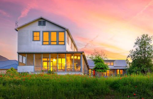 Castroville Apartment | Medina River Historic Cottage