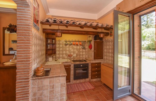 Castelnuovo di Farfa House | Mediterranean cottage with large garden and pool.