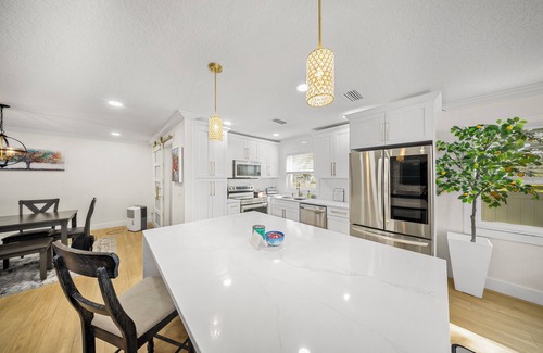 Carrollwood House | Mediterranean Oasis! Pool, Putt Putt, & Grill!