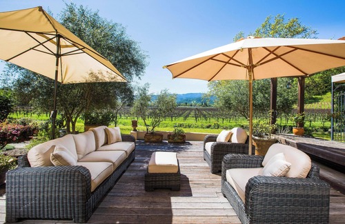 Yountville House | Mediterranean Retreat In Wine Country