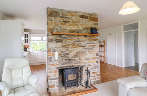 Ballinskelligs House | MEELIGOLLEEN, family friendly, with open fire in Coill Tra