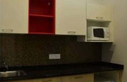 DLF City Apartment | Meera Suites @ DLF 2 - Lux Suite 1